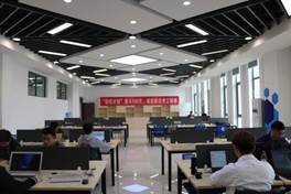 说明: E:/鼎利公司实验室/108：移动通信项目仿真实训室/IMG_4340.JPGIMG_4340