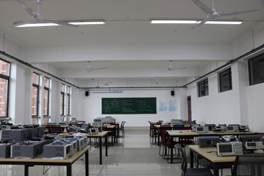 说明: E:/鼎利公司实验室/404：电学综合实验室/电学综合实训室2.JPG电学综合实训室2
