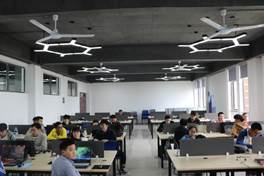 说明: E:/鼎利公司实验室/210：智能路由应用开发实训室/IMG_4384.JPGIMG_4384