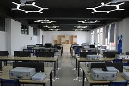 说明: E:/鼎利公司实验室/308：嵌入式ARM与FPGA可编程应用开发实训室/IMG_4394.JPGIMG_4394